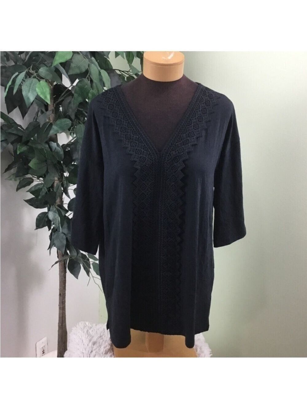 Colleen Lopez black elbow sleeve v neck tee Womans size Large